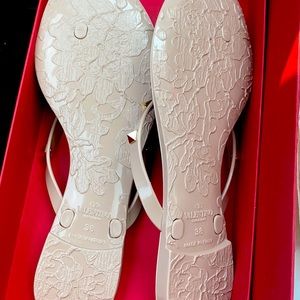Valentino jelly thong sandal in poudre size 38